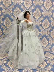porcelain pergola bride picture